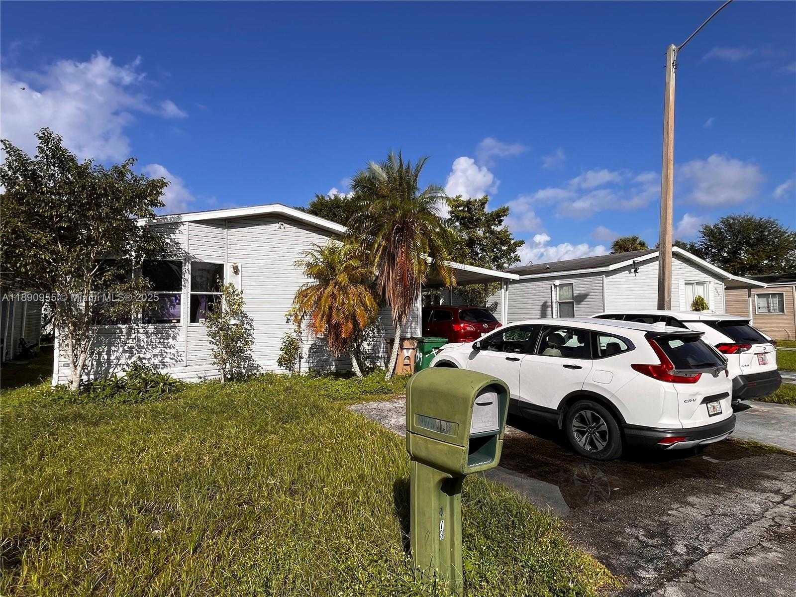 Small Image of 909 SW 131 WAY, Davie Number 35