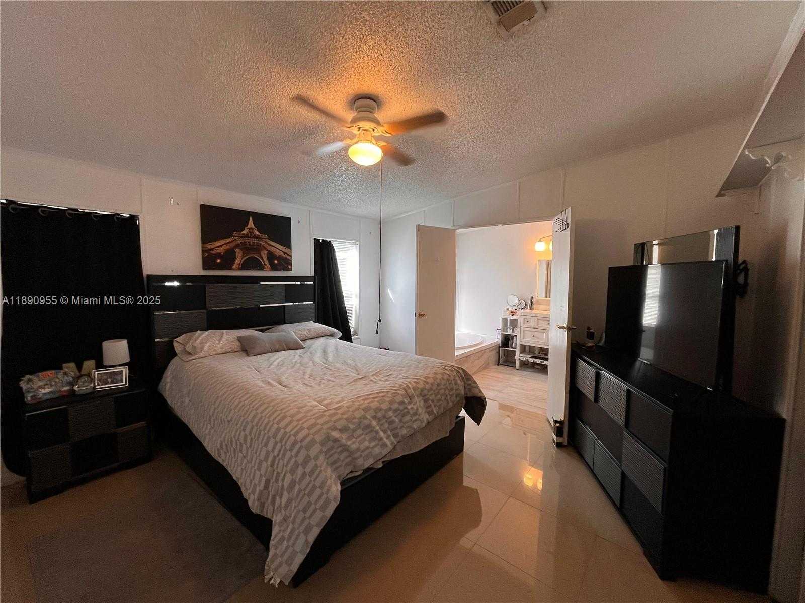 Small Image of 909 SW 131 WAY, Davie Number 5