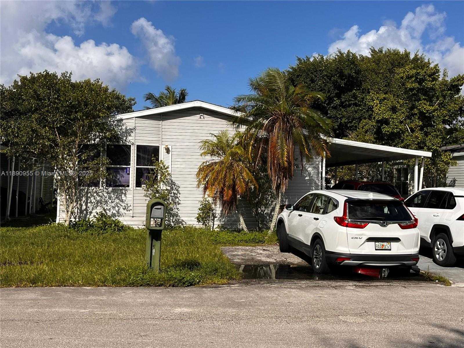 Small Image of 909 SW 131 WAY, Davie Number 6