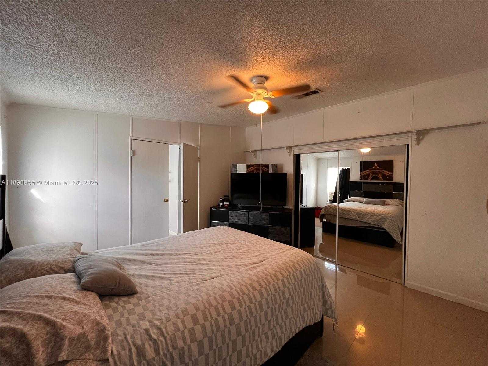 Small Image of 909 SW 131 WAY, Davie Number 8