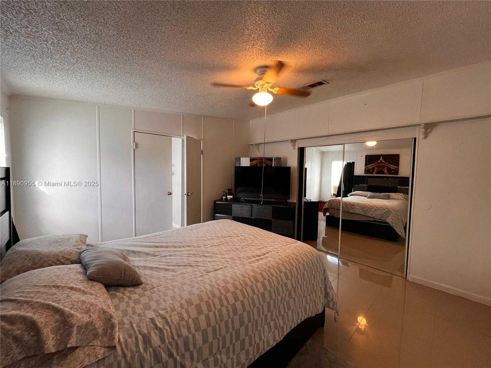 Small Image of 909 SW 131 WAY, Davie Number 9
