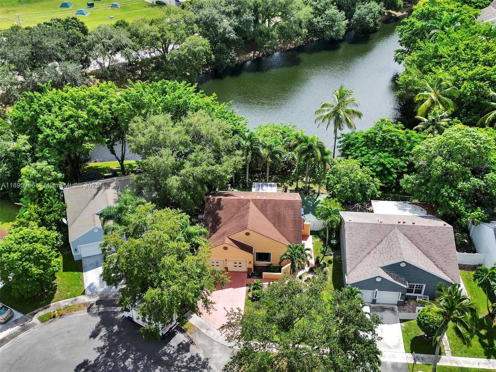 Small Image of 8330 SOUTH WEST 12TH ST, Pembroke Pines Number 21