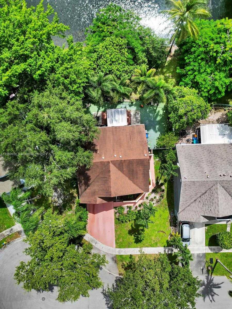 Small Image of 8330 SOUTH WEST 12TH ST, Pembroke Pines Number 23