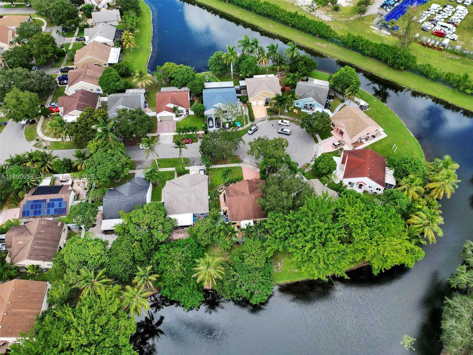 Small Image of 8330 SOUTH WEST 12TH ST, Pembroke Pines Number 24