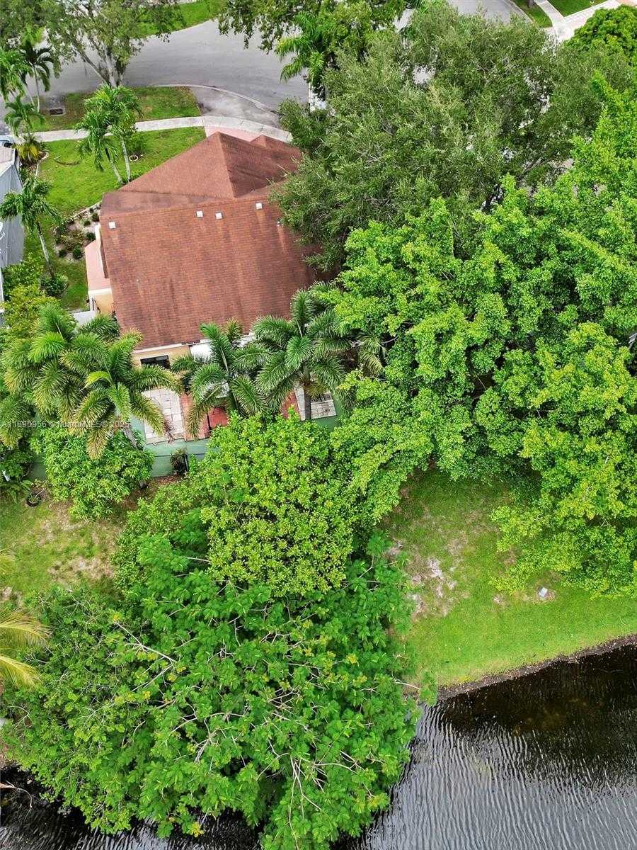 Small Image of 8330 SOUTH WEST 12TH ST, Pembroke Pines Number 26