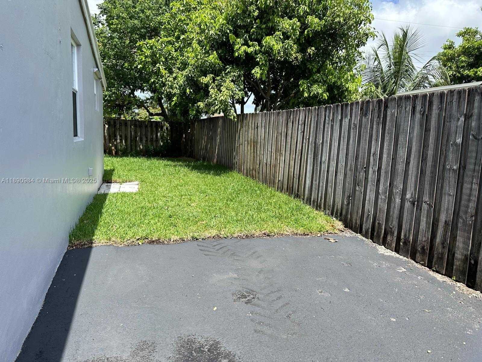 Small Image of 5691 NORTH EAST 7TH TER, Oakland Park Number 24
