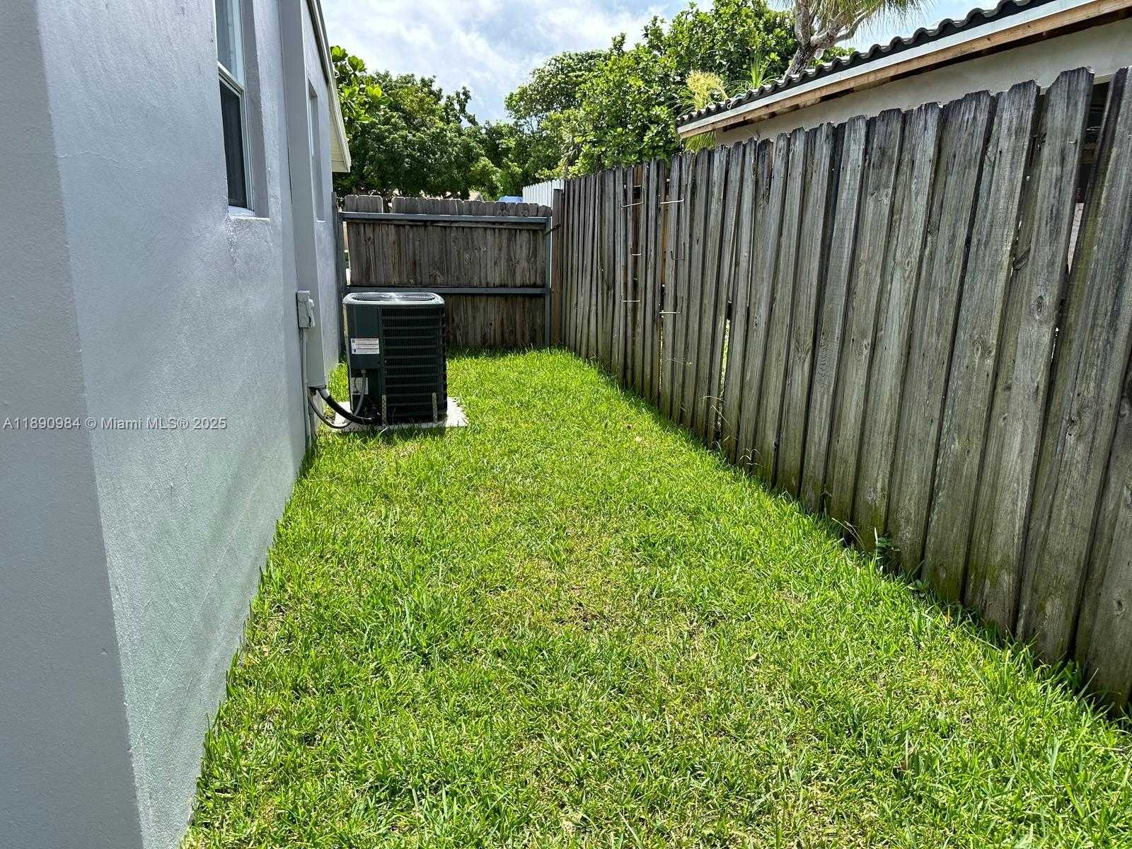 Small Image of 5691 NORTH EAST 7TH TER, Oakland Park Number 25
