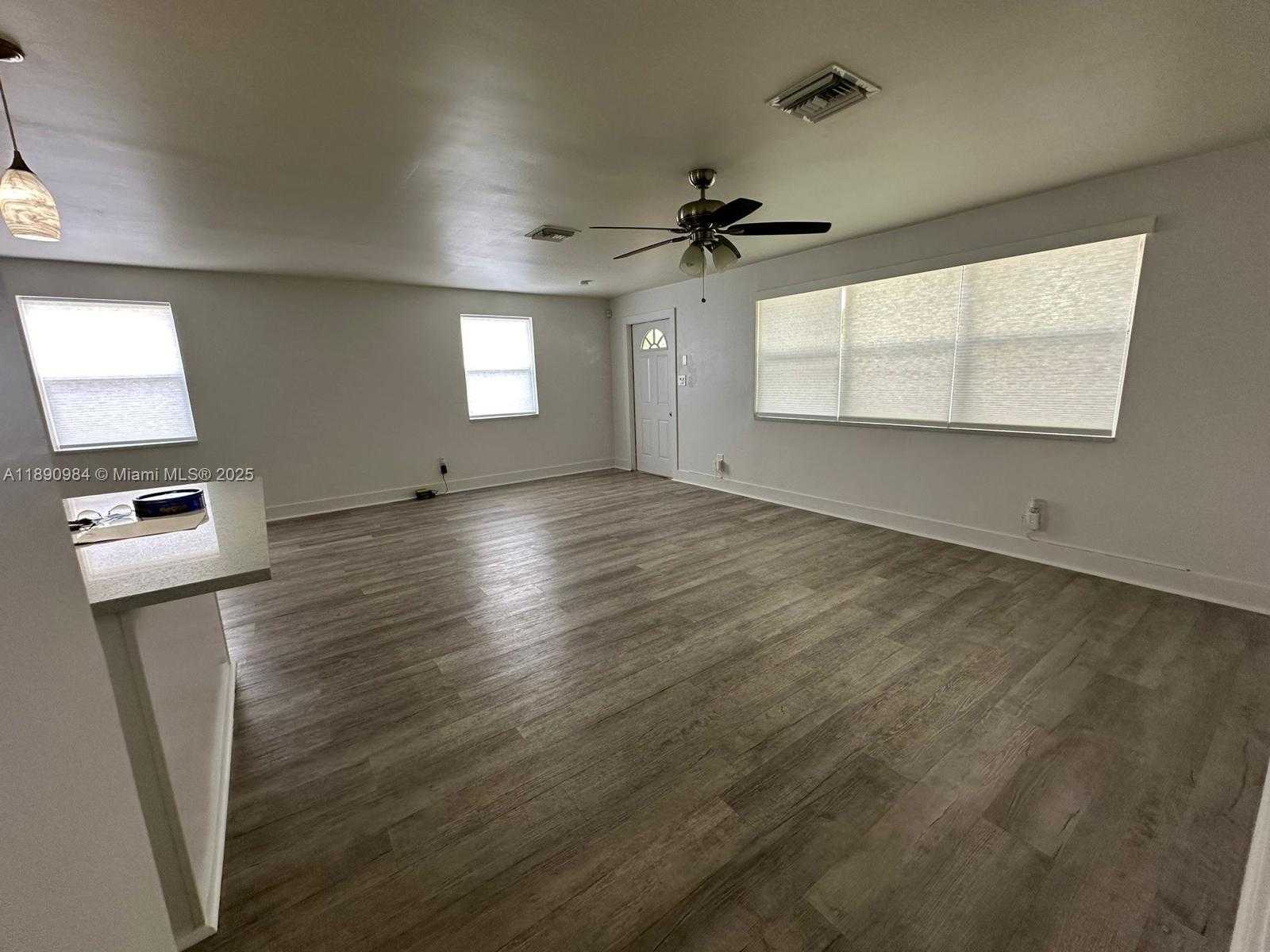 Small Image of 5691 NORTH EAST 7TH TER, Oakland Park Number 4