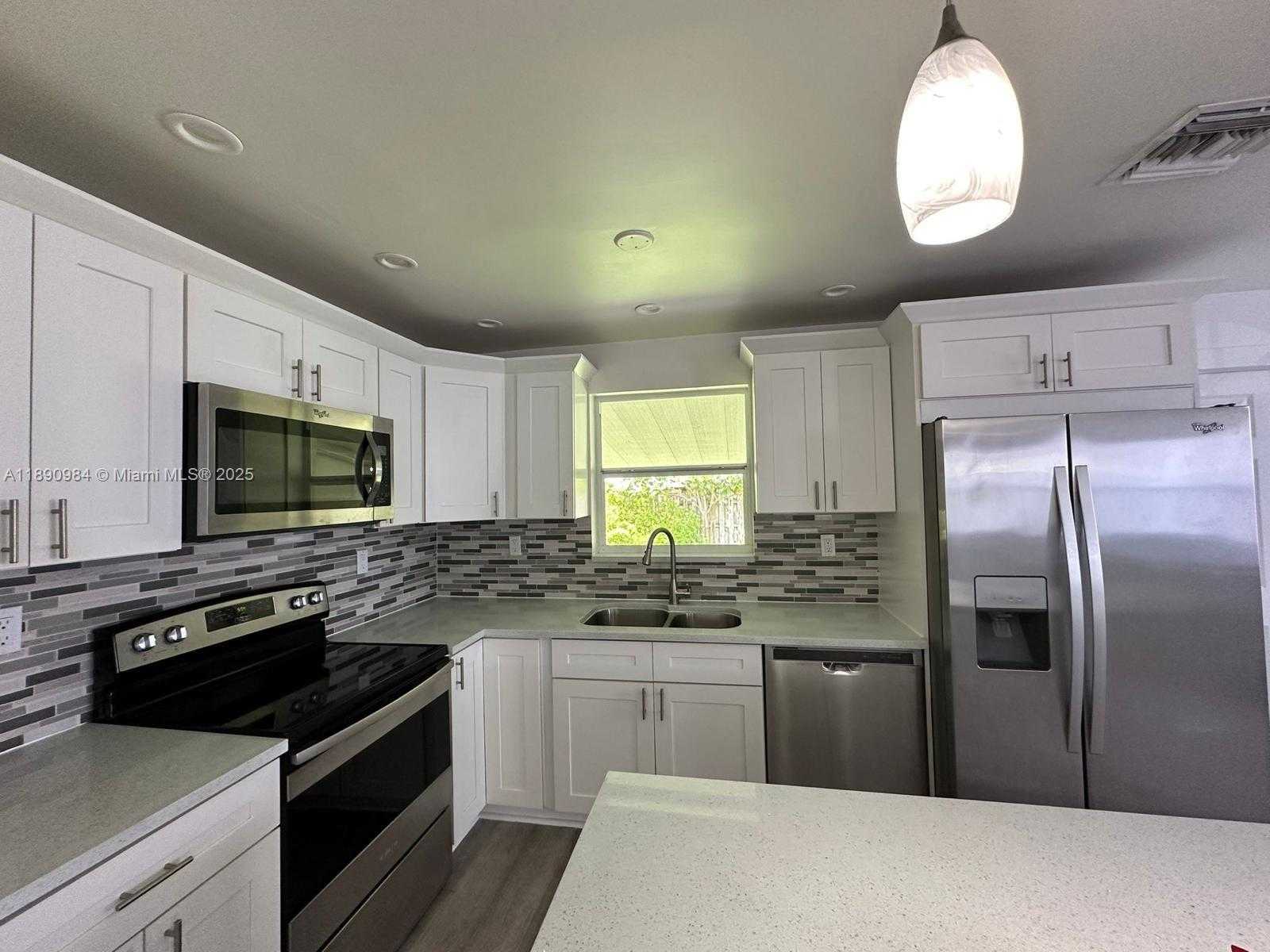 Small Image of 5691 NORTH EAST 7TH TER, Oakland Park Number 6