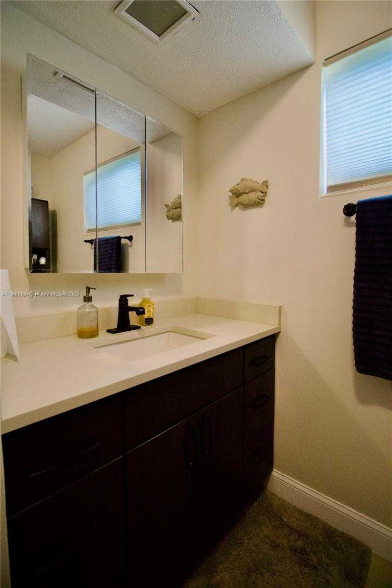 Small Image of 1007 NORTH GOLF DR, Hollywood Number 10