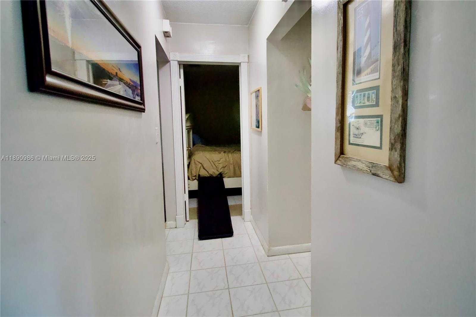 Small Image of 1007 NORTH GOLF DR, Hollywood Number 12