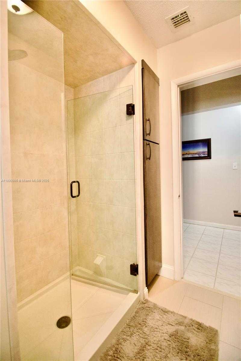 Small Image of 1007 NORTH GOLF DR, Hollywood Number 8