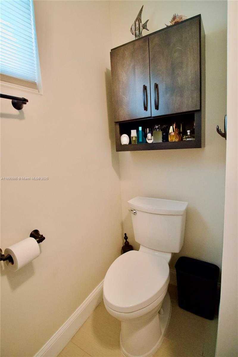 Small Image of 1007 NORTH GOLF DR, Hollywood Number 9