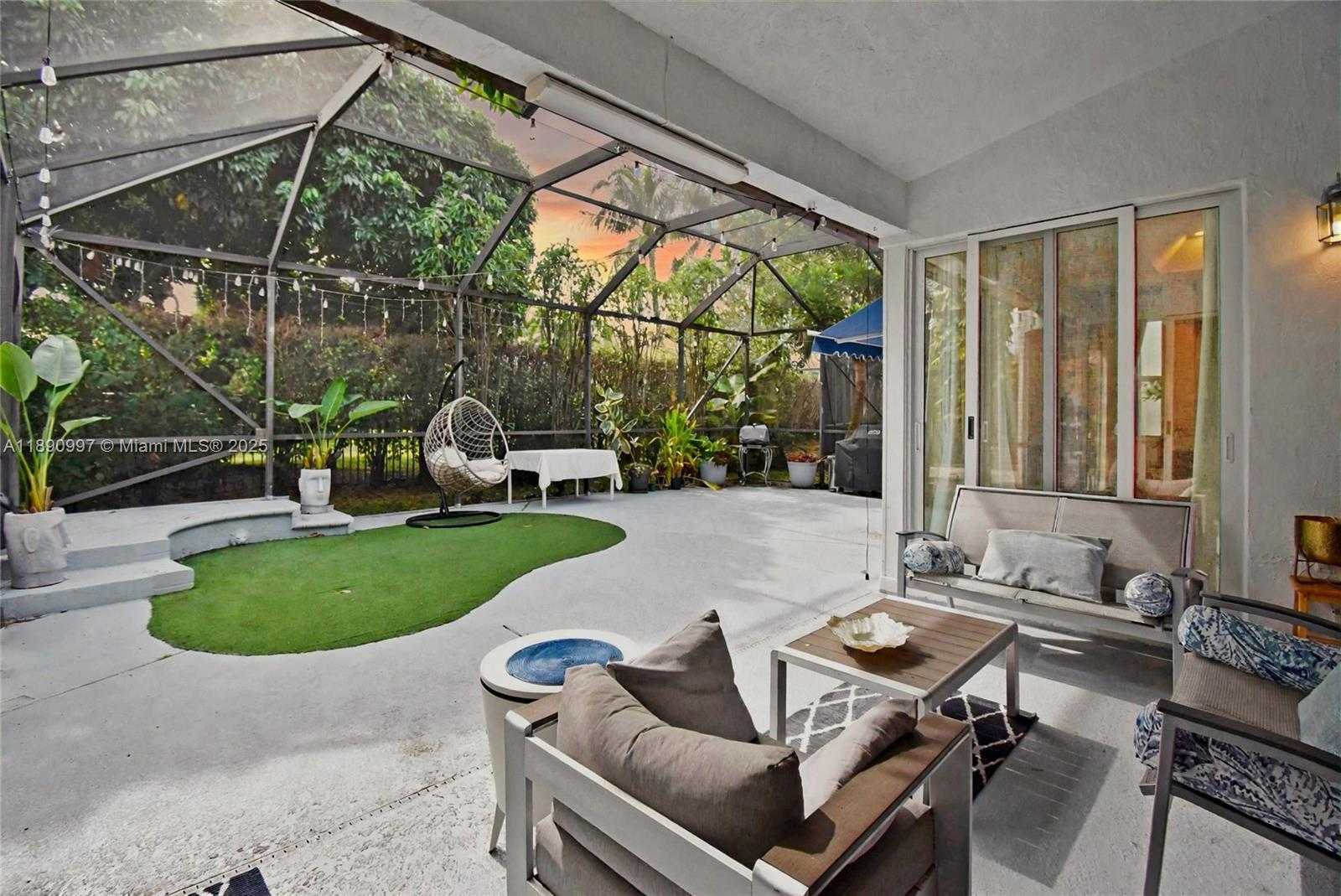 Small Image of 523 STONEMONT DR, Weston Number 2