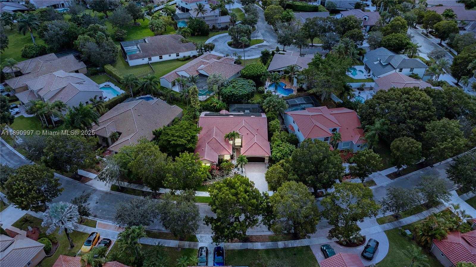 Small Image of 523 STONEMONT DR, Weston Number 4