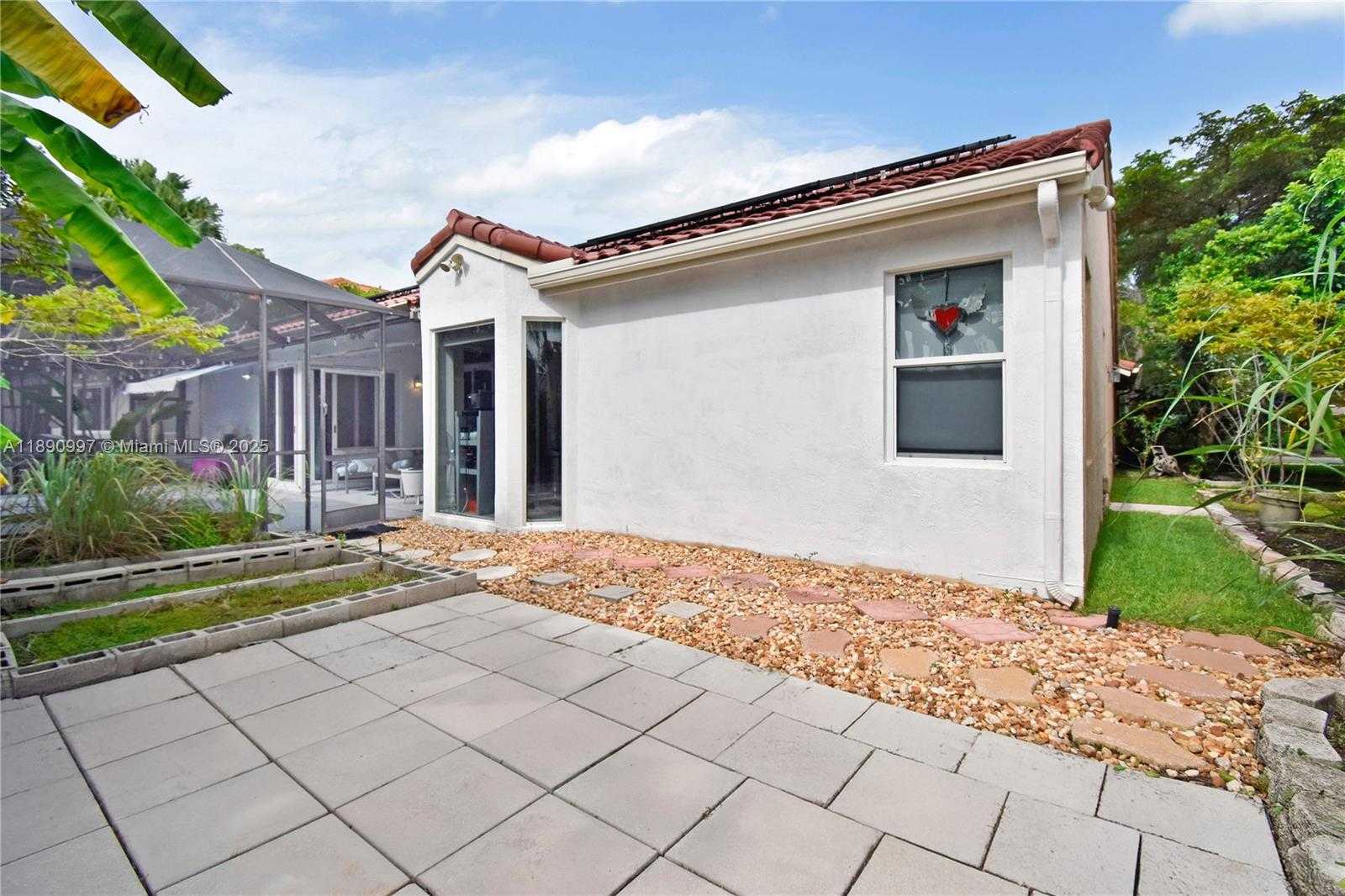 Small Image of 523 STONEMONT DR, Weston Number 41
