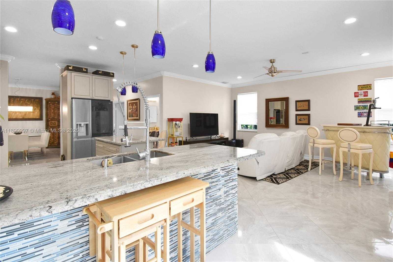 Small Image of 523 STONEMONT DR, Weston Number 7