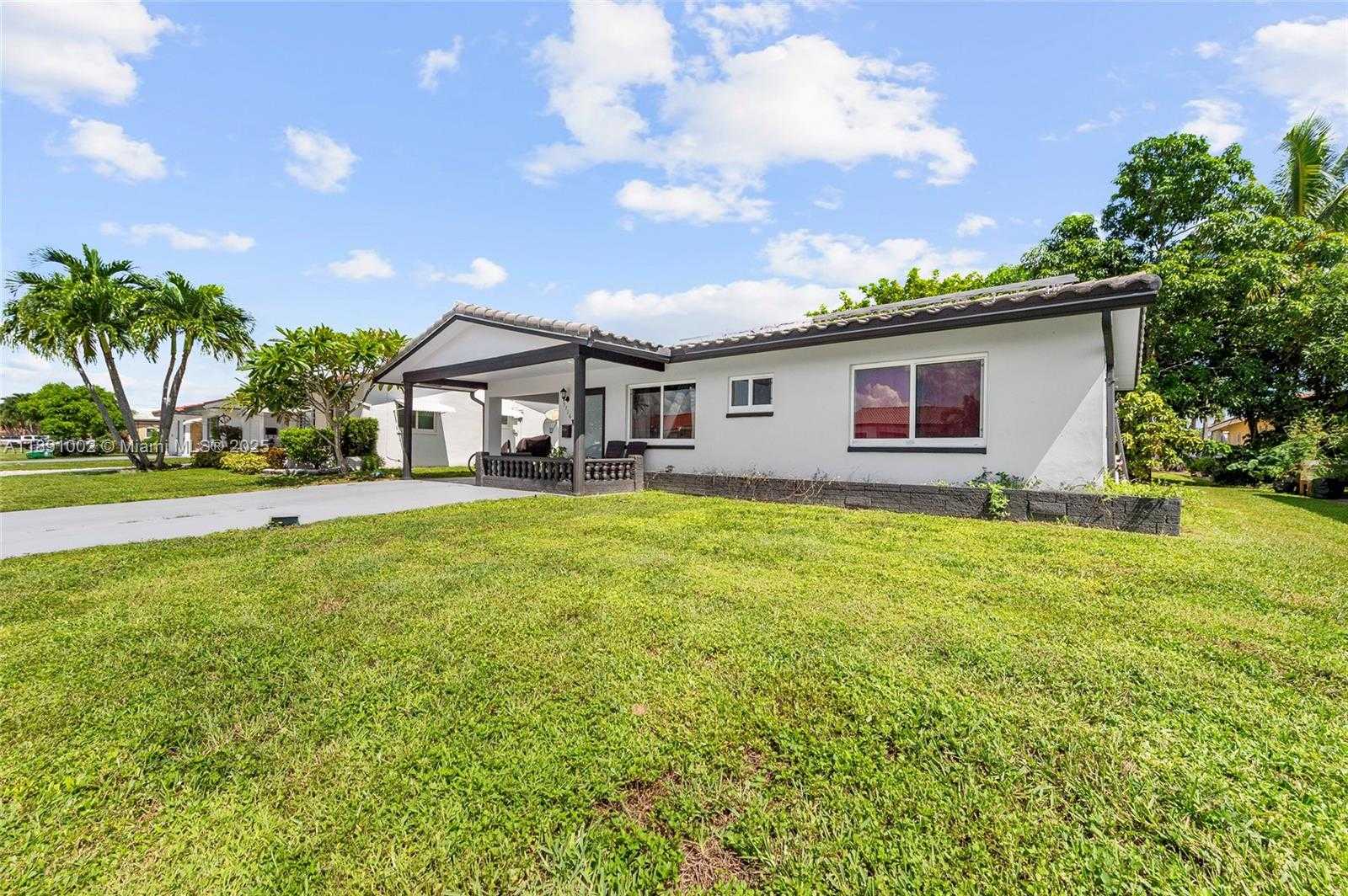 Small Image of 5716 NORTH WEST 86TH AVE, Tamarac Number 3