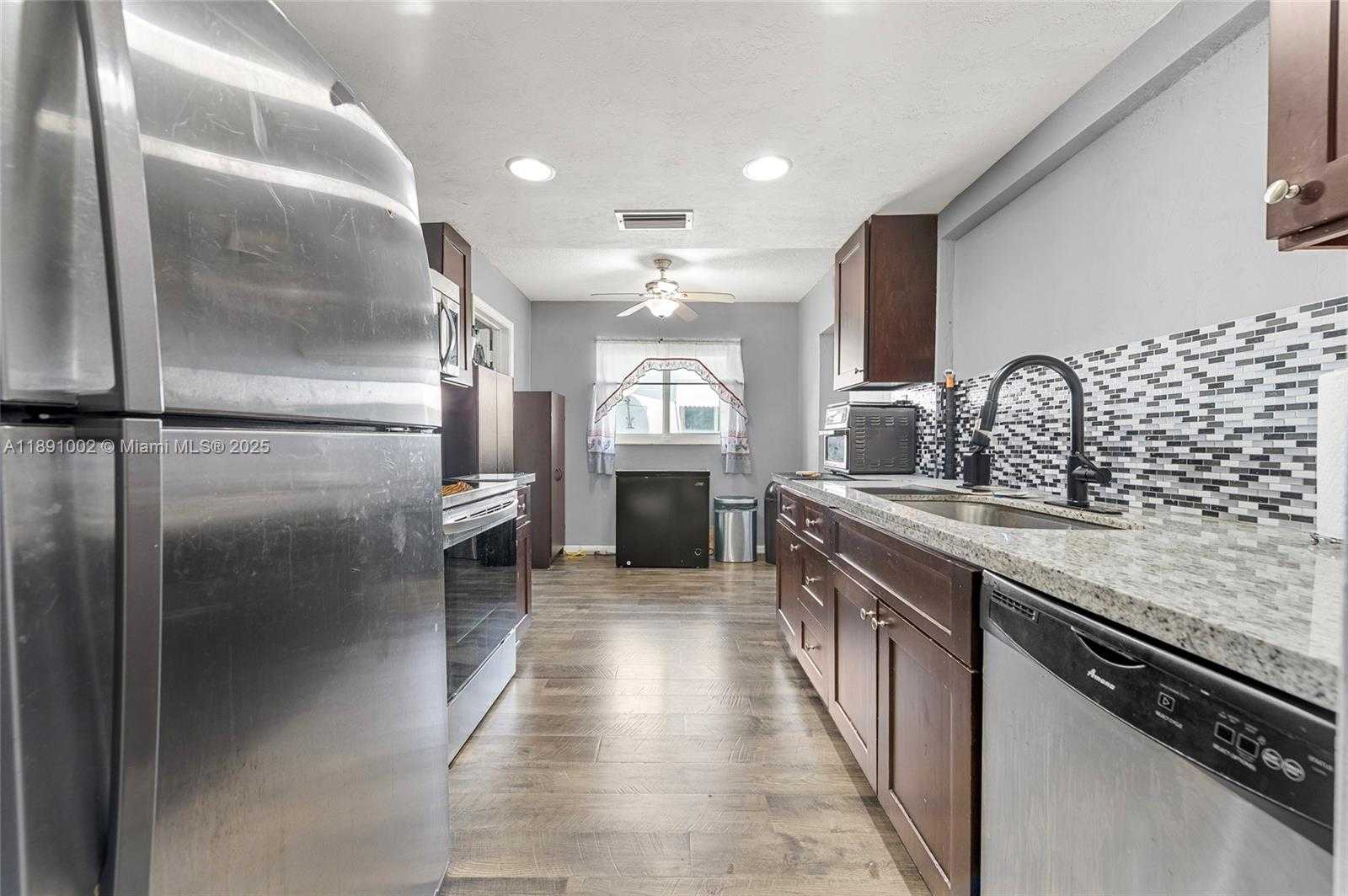Small Image of 5716 NORTH WEST 86TH AVE, Tamarac Number 6
