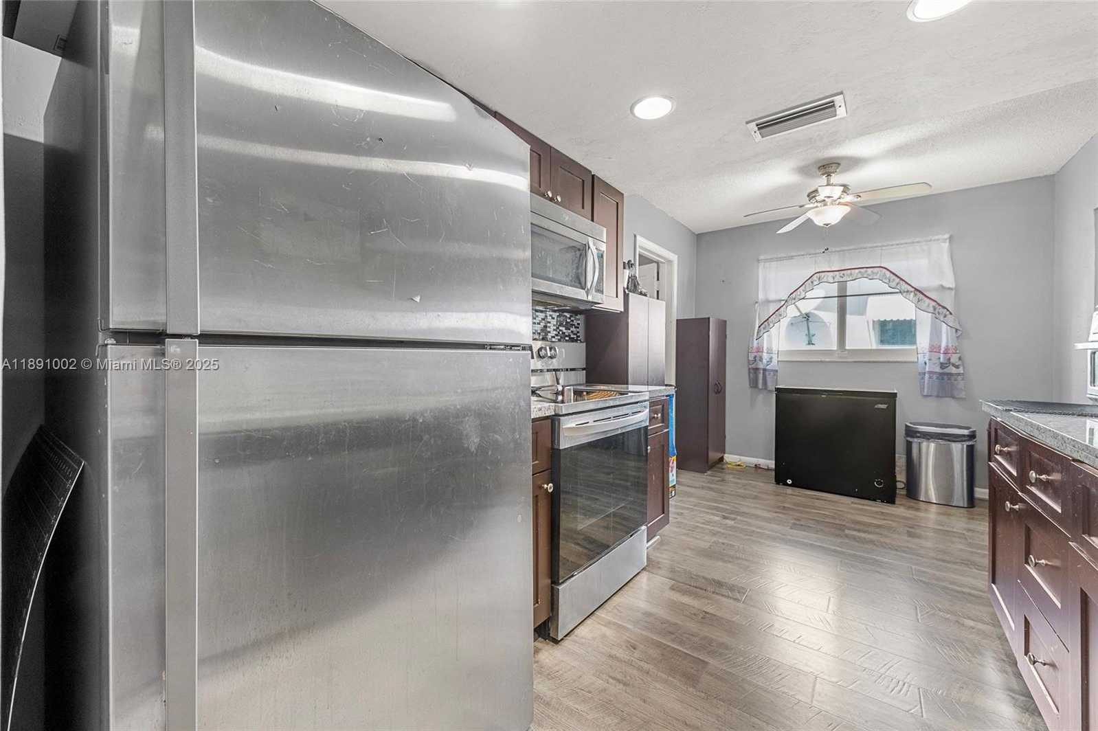 Small Image of 5716 NORTH WEST 86TH AVE, Tamarac Number 7
