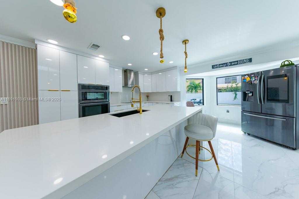 Small Image of 8248 NORTH WEST 195TH TER, Hialeah Number 11