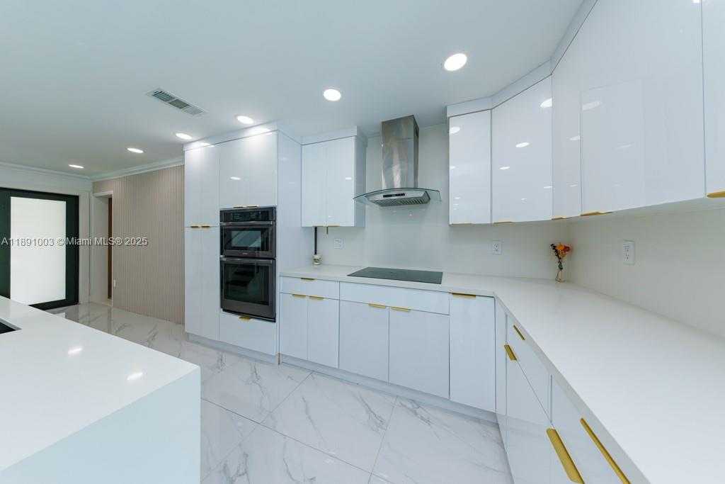 Small Image of 8248 NORTH WEST 195TH TER, Hialeah Number 16