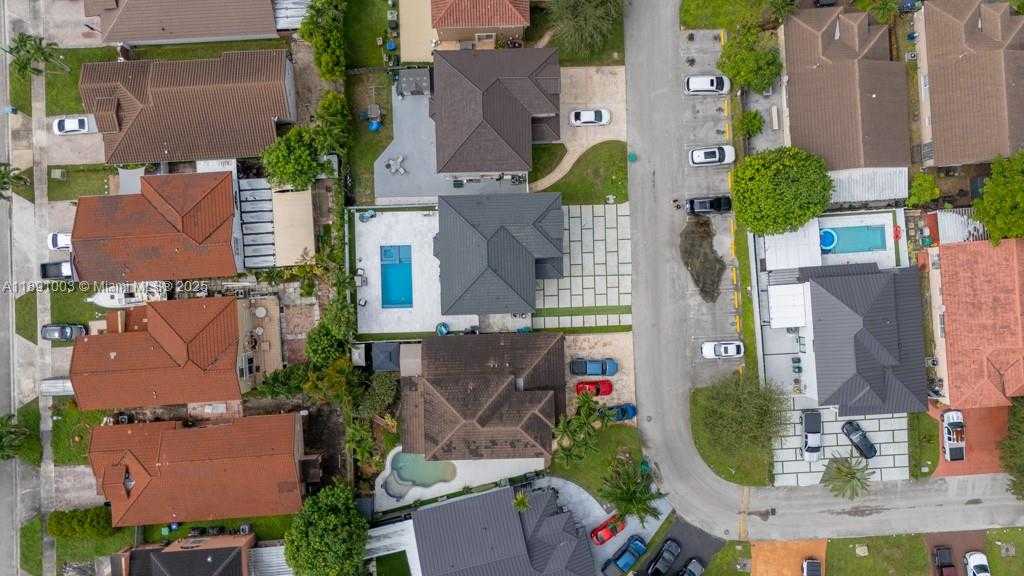 Small Image of 8248 NORTH WEST 195TH TER, Hialeah Number 4