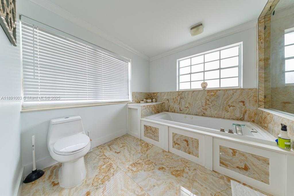 Small Image of 8248 NORTH WEST 195TH TER, Hialeah Number 43