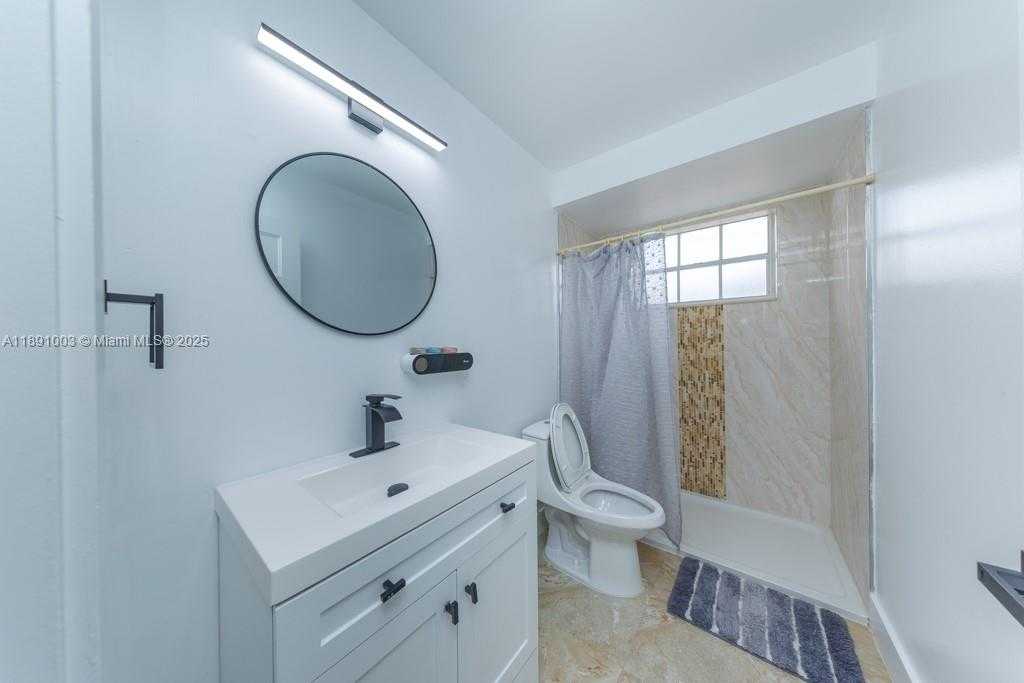 Small Image of 8248 NORTH WEST 195TH TER, Hialeah Number 54