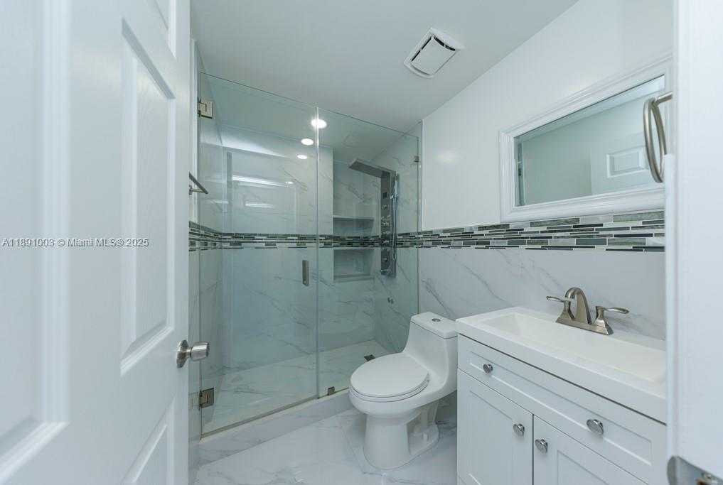 Small Image of 8248 NORTH WEST 195TH TER, Hialeah Number 72
