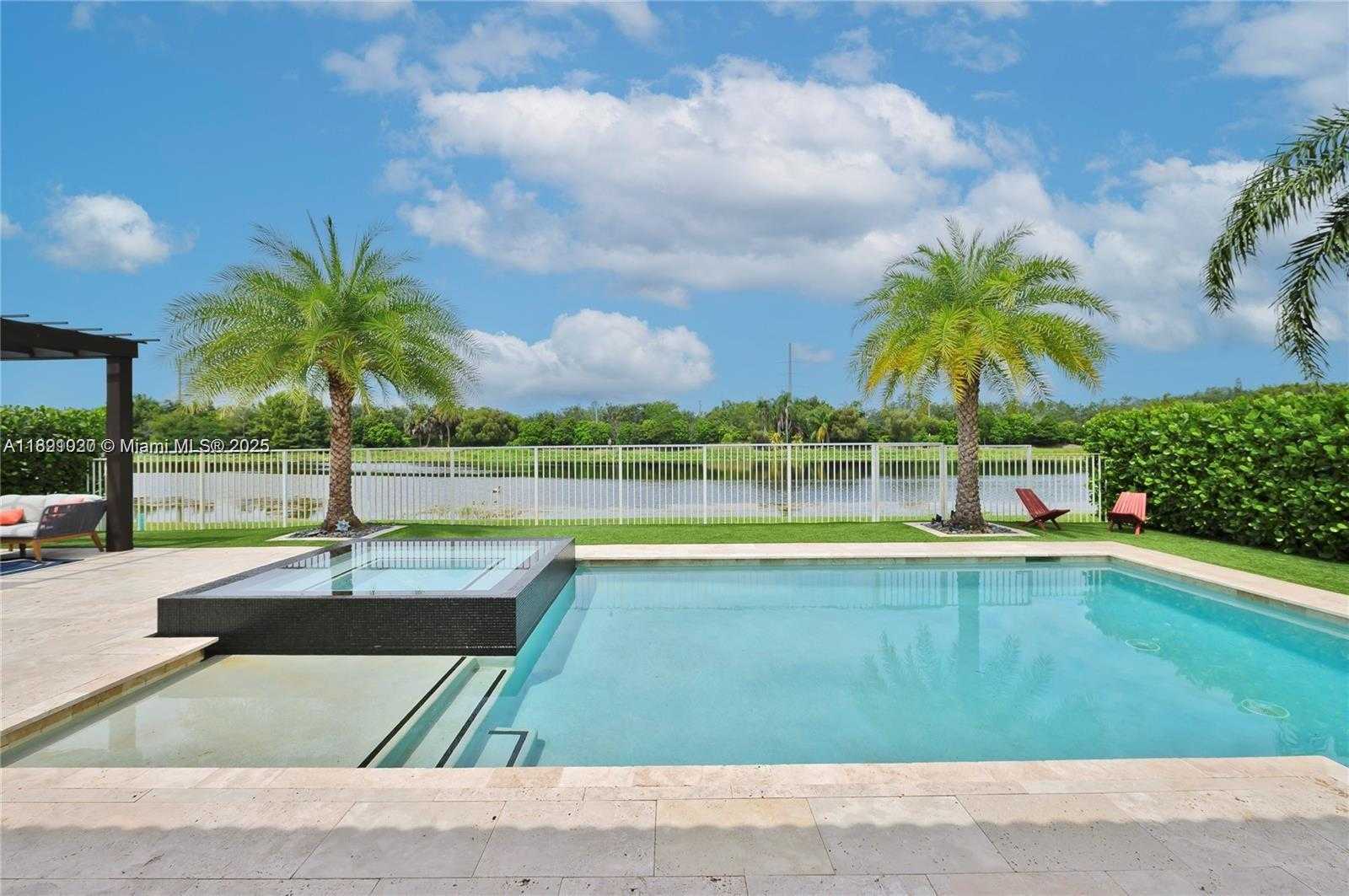 Small Image of 2132 QUAIL ROOST DR, Weston Number 3