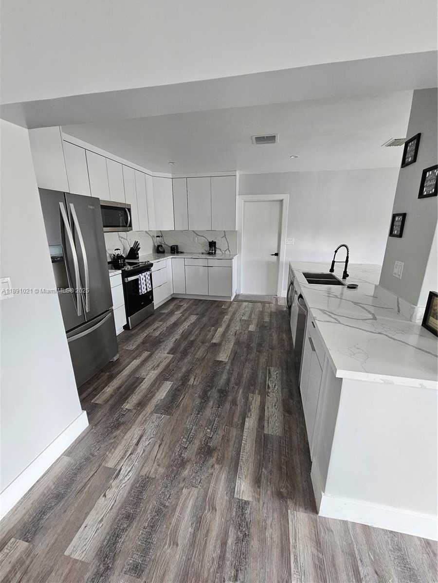 Small Image of 2856 NORTH WEST 10TH AVE, Wilton Manors Number 27