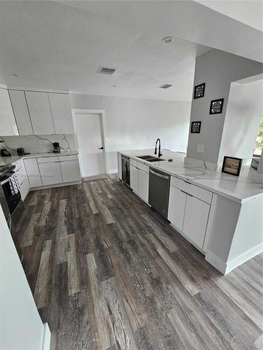 Small Image of 2856 NORTH WEST 10TH AVE, Wilton Manors Number 28