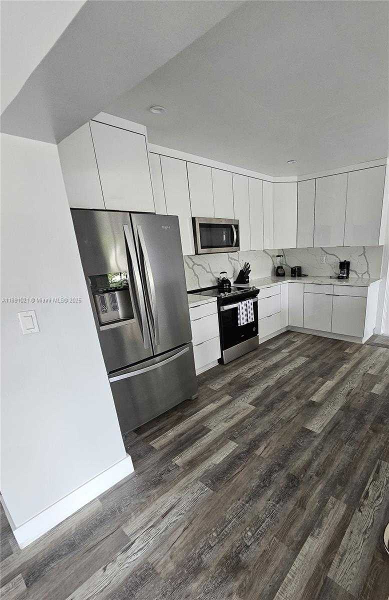 Small Image of 2856 NORTH WEST 10TH AVE, Wilton Manors Number 29