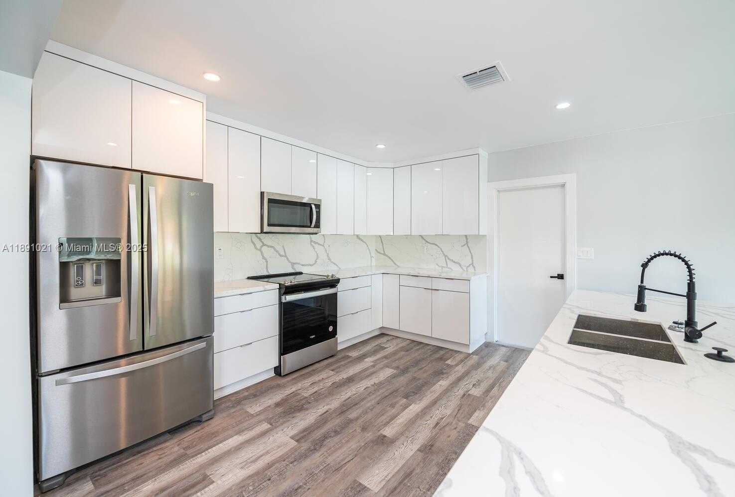 Small Image of 2856 NORTH WEST 10TH AVE, Wilton Manors Number 44