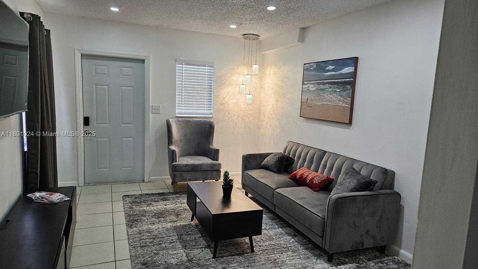 Small Image of 1936 WASHINGTON ST, Hollywood Number 17