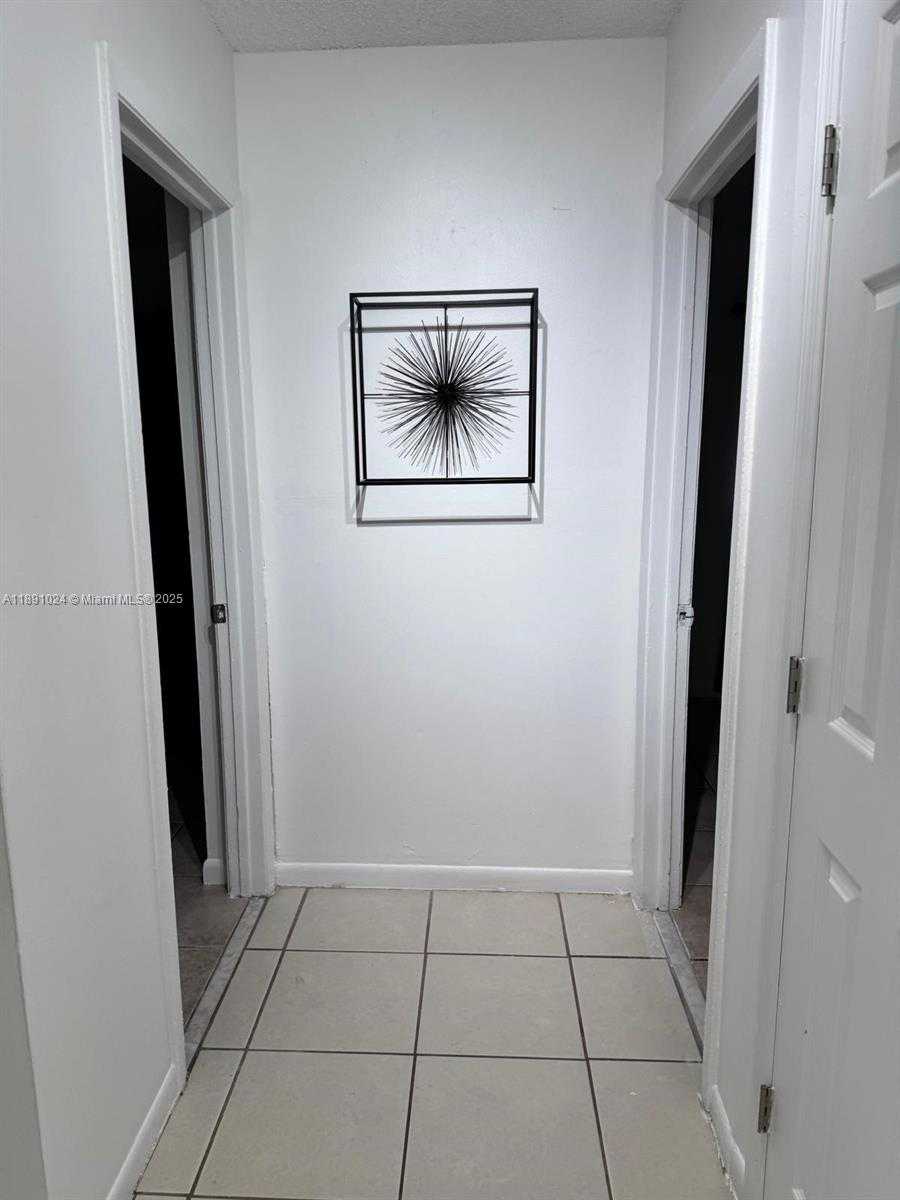 Small Image of 1936 WASHINGTON ST, Hollywood Number 20