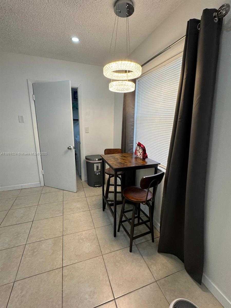 Small Image of 1936 WASHINGTON ST, Hollywood Number 22