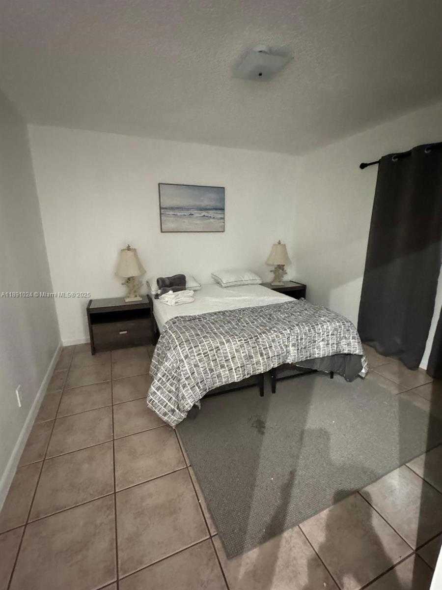 Small Image of 1936 WASHINGTON ST, Hollywood Number 23