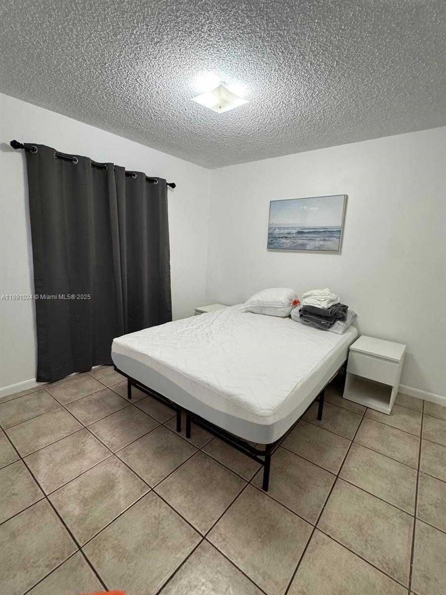 Small Image of 1936 WASHINGTON ST, Hollywood Number 25