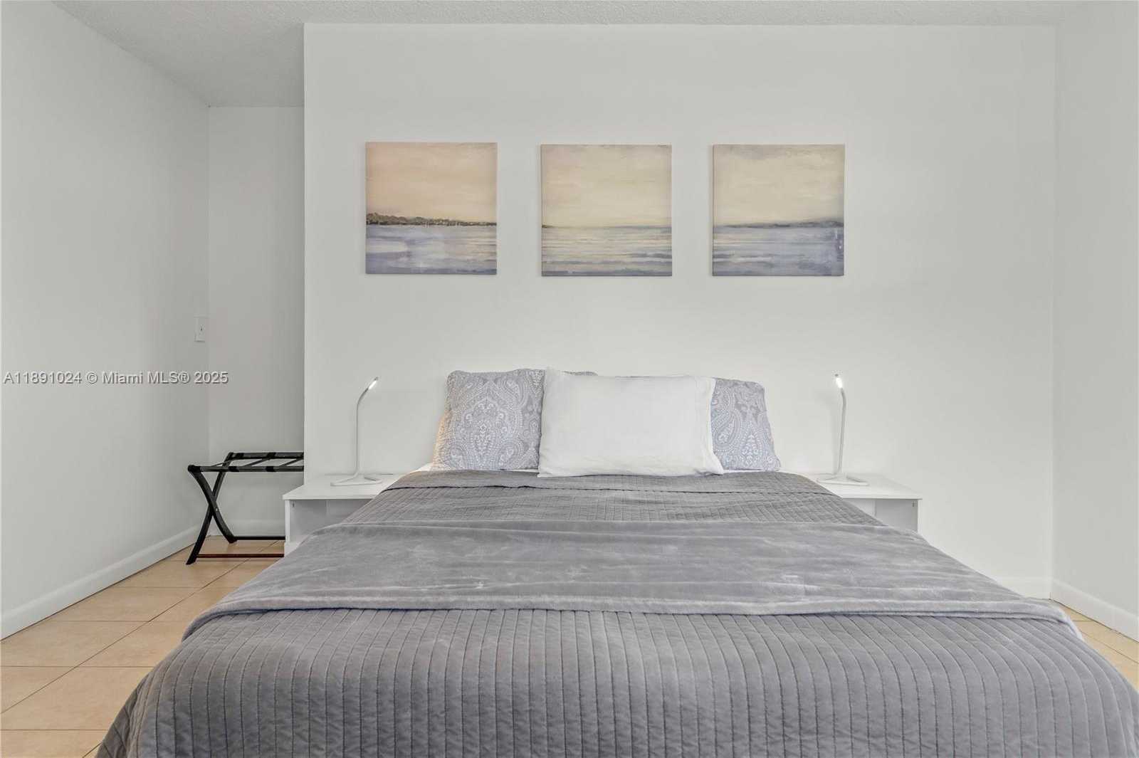 Small Image of 1936 WASHINGTON ST, Hollywood Number 26