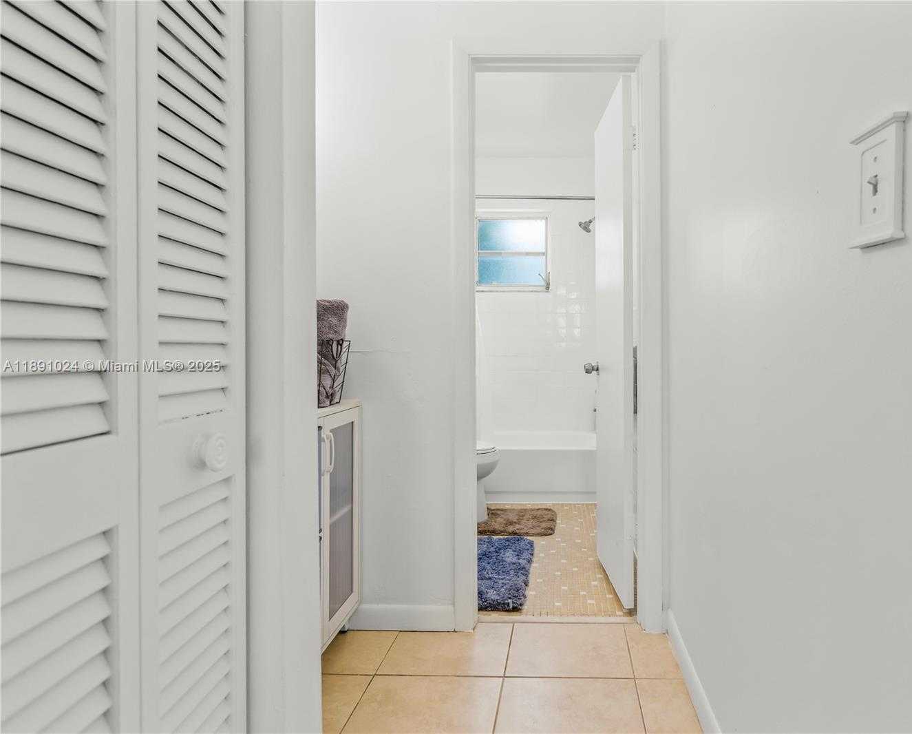 Small Image of 1936 WASHINGTON ST, Hollywood Number 30