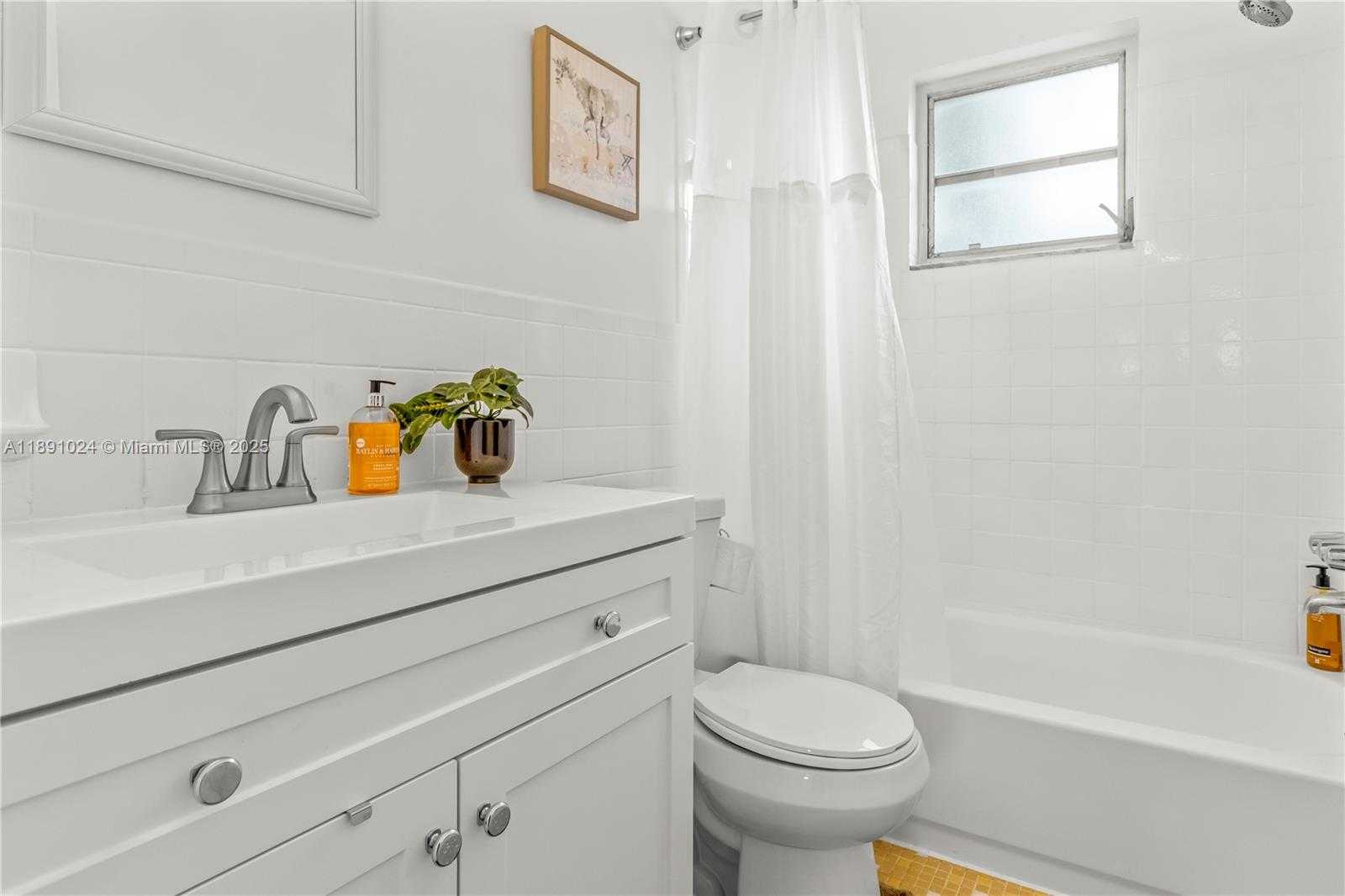 Small Image of 1936 WASHINGTON ST, Hollywood Number 33