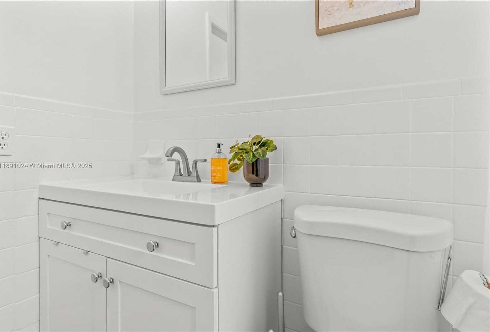 Small Image of 1936 WASHINGTON ST, Hollywood Number 35