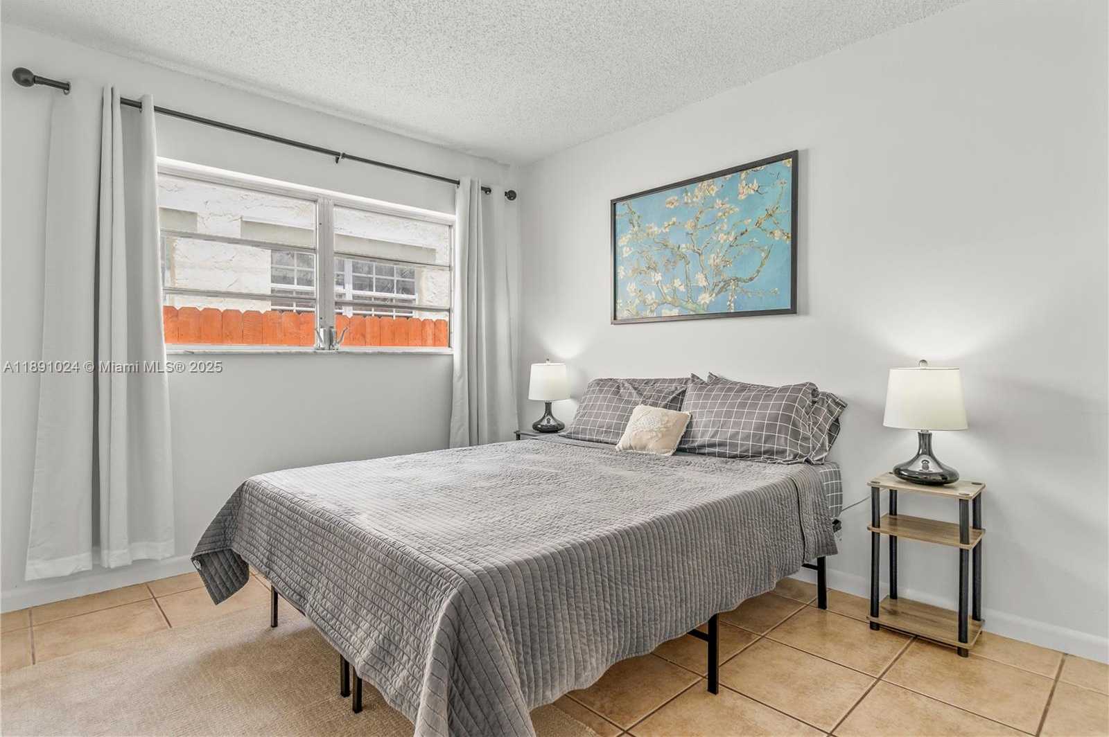 Small Image of 1936 WASHINGTON ST, Hollywood Number 6