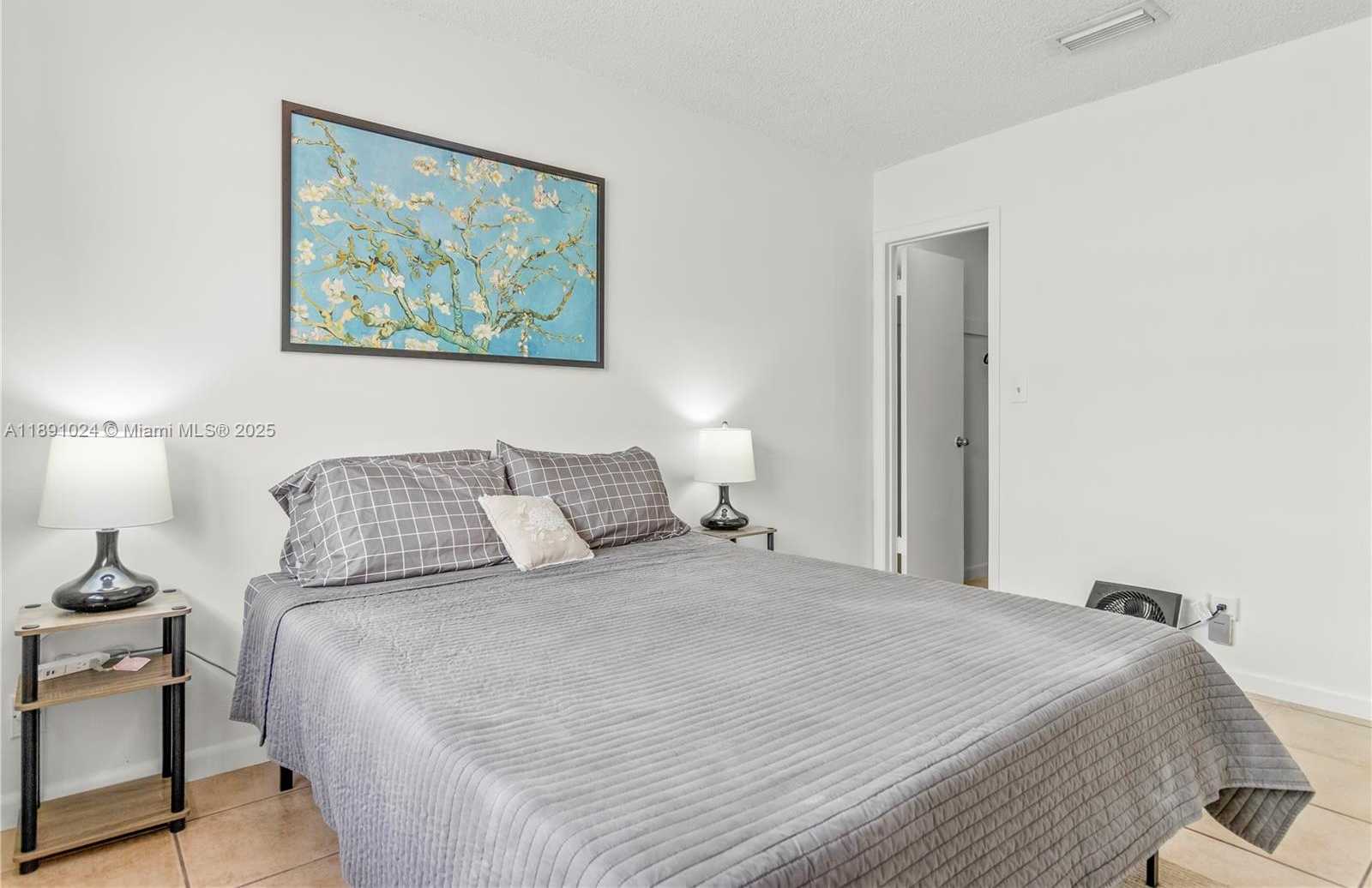 Small Image of 1936 WASHINGTON ST, Hollywood Number 9