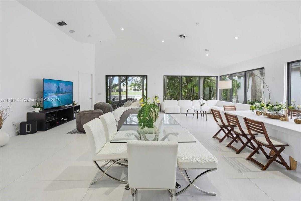 Small Image of 1441 EAST LACOSTA DR E, Pembroke Pines Number 10