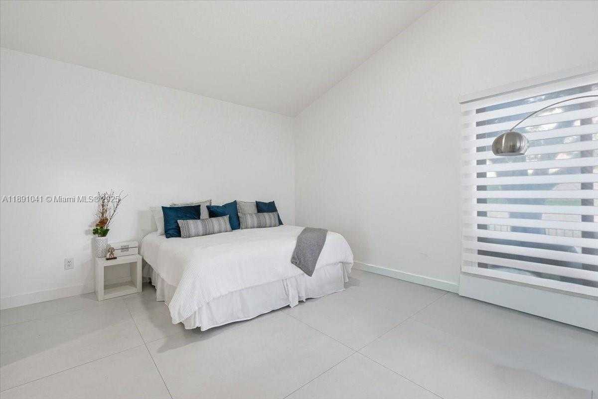 Small Image of 1441 EAST LACOSTA DR E, Pembroke Pines Number 18