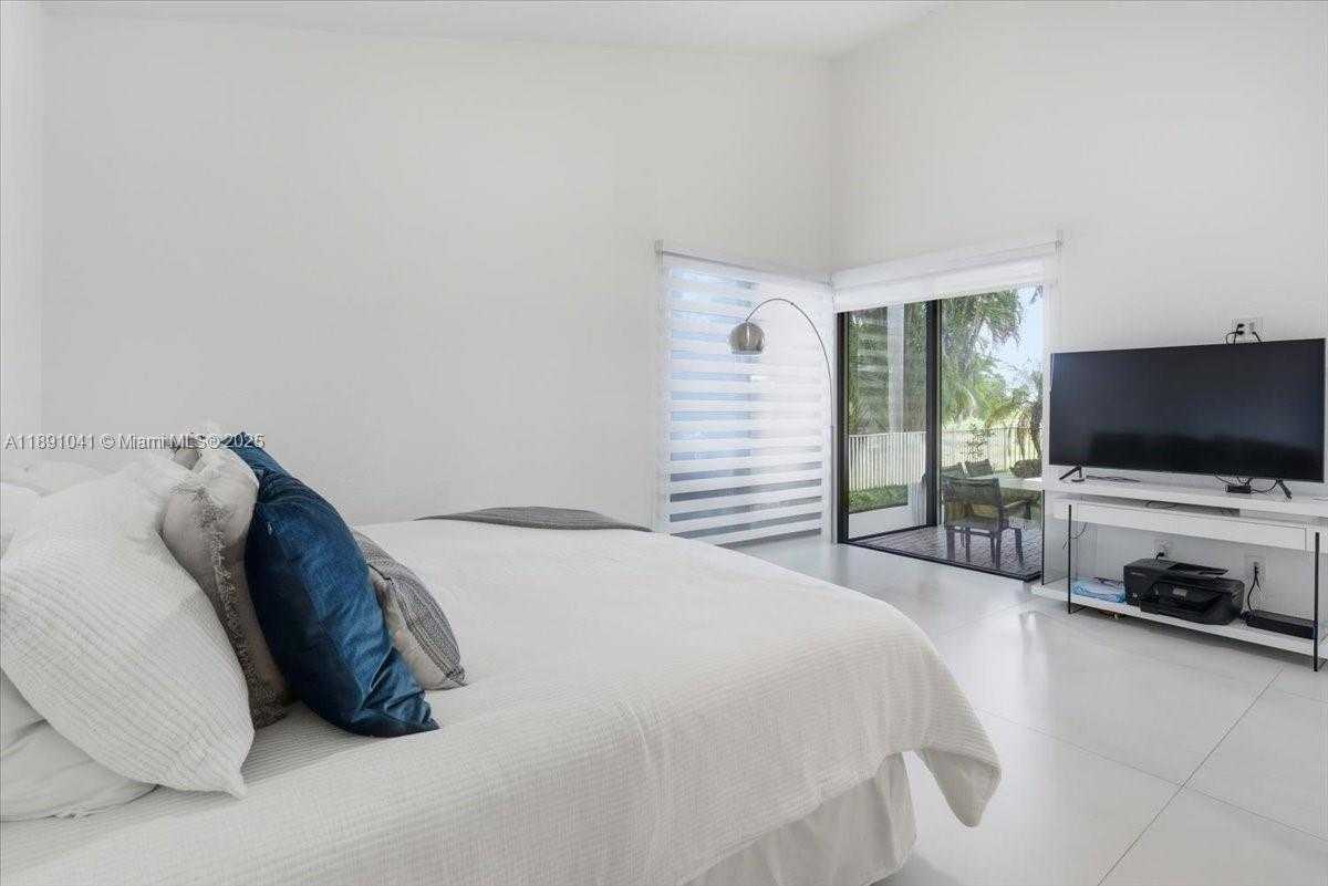 Small Image of 1441 EAST LACOSTA DR E, Pembroke Pines Number 19