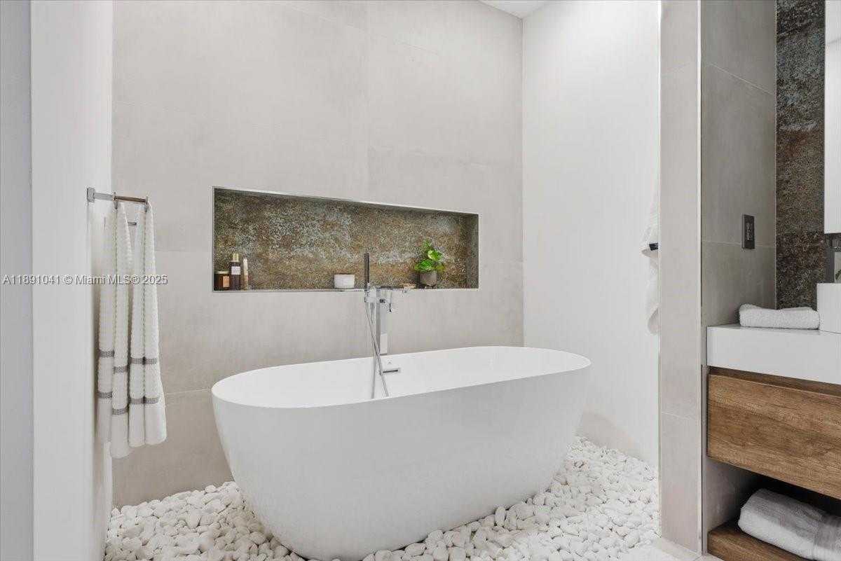 Small Image of 1441 EAST LACOSTA DR E, Pembroke Pines Number 21